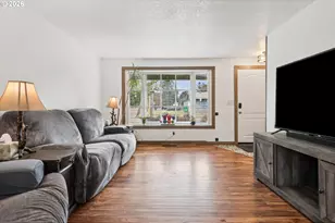 21 NE 194th Ave, Portland, OR 97230 - Photo 9