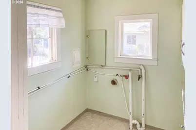 1747 SE Kane St, Roseburg, OR 97470 - Photo 11