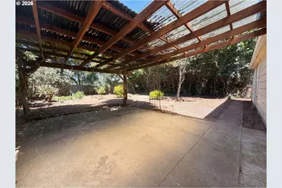 4219 SE Ellis St, Portland, OR 97206 - Photo 9