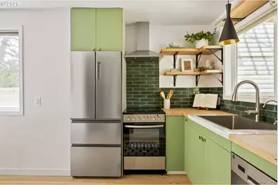 10140 N Hudson St, Portland, OR 97203 - Photo 11