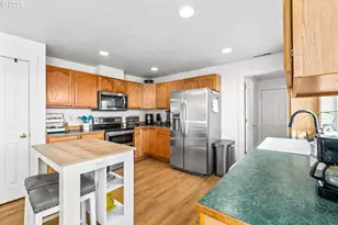 1898 Iron Horse Rd, Eugene, OR 97402 - Photo 13