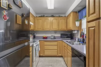 641 SE 154th Ave, Portland, OR 97233 - Photo 13