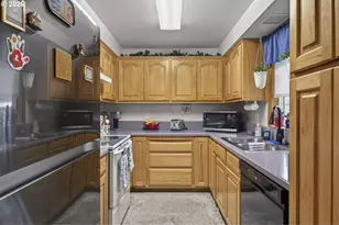 641 SE 154th Ave, Portland, OR 97233 - Photo 13