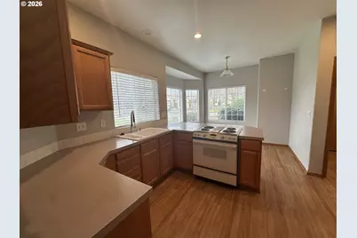 18877 Highland Dr, Oregon City, OR 97045 - Photo 9