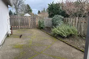 18877 Highland Dr, Oregon City, OR 97045 - Photo 3