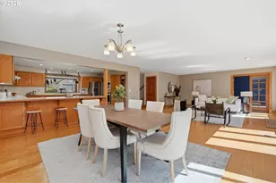 7025 SW Windemere Loop, Portland, OR 97225 - Photo 11