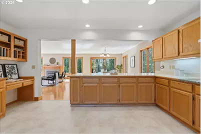 7025 SW Windemere Loop, Portland, OR 97225 - Photo 9
