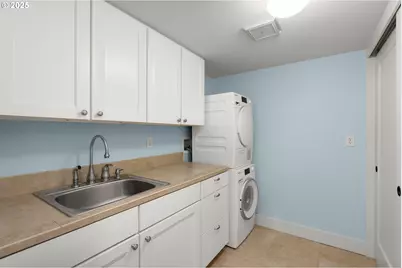 6122 S Riverpoint Ln, Portland, OR 97239 - Photo 25