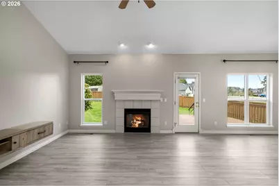 703 E Stonecreek Dr, La Center, WA 98629 - Photo 7