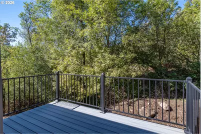 1680 NE Alameda Ave, Roseburg, OR 97470 - Photo 33