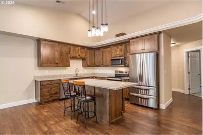 1680 NE Alameda Ave, Roseburg, OR 97470 - Photo 11