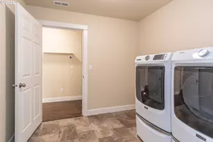 1680 NE Alameda Ave, Roseburg, OR 97470 - Photo 39