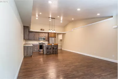 1680 NE Alameda Ave, Roseburg, OR 97470 - Photo 9