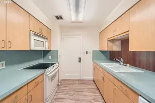 9832 N Van Houten Ave, Portland, OR 97203 - Photo 7