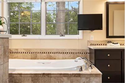 5312 Amberwood Ct, Lake Oswego, OR 97035 - Photo 33