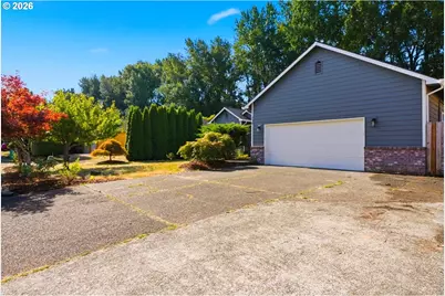 738 NE Meadow Dr, Portland, OR 97211 - Photo 3