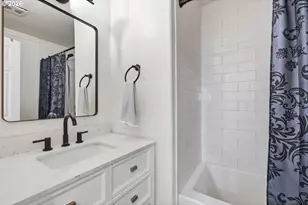 738 NE Meadow Dr, Portland, OR 97211 - Photo 25