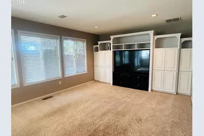 325 N Peacock Ct, Newberg, OR 97132 - Photo 5
