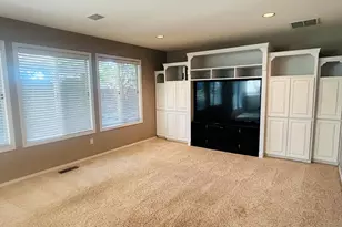 325 N Peacock Ct, Newberg, OR 97132 - Photo 5