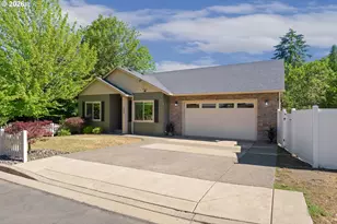 286 Winchester Creek Ave, Winchester, OR 97495 - Photo 3
