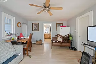 10156 SE Division St, Portland, OR 97266 - Photo 9