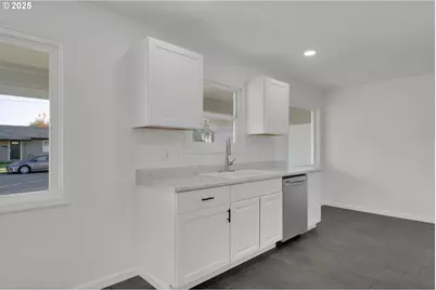 920 W 10th Ave, Junction City, OR 97448 - Photo 9