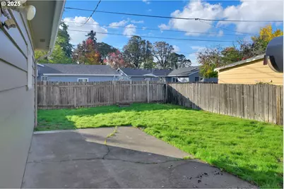 920 W 10th Ave, Junction City, OR 97448 - Photo 17