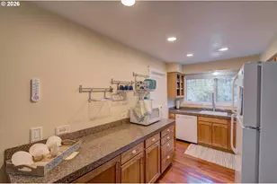 572 N Hemlock St, Cannon Beach, OR 97110 - Photo 9