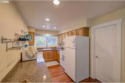 572 N Hemlock St, Cannon Beach, OR 97110 - Photo 11
