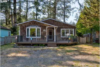 572 N Hemlock St, Cannon Beach, OR 97110 - Photo 1