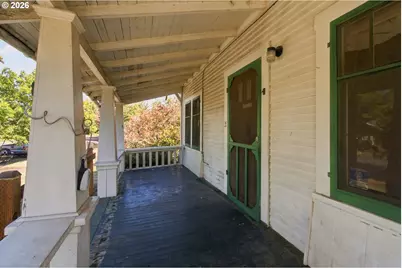 533 D St, Springfield, OR 97477 - Photo 3