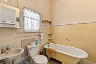 533 D St, Springfield, OR 97477 - Photo 11