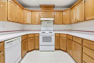 1422 SW 11th St, Troutdale, OR 97060 - Photo 13