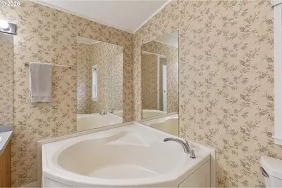 802 SW Spring St, Mill City, OR 97360 - Photo 11