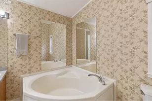 802 SW Spring St, Mill City, OR 97360 - Photo 11