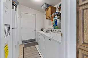 802 SW Spring St, Mill City, OR 97360 - Photo 27