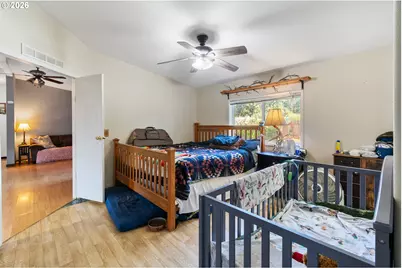 802 SW Spring St, Mill City, OR 97360 - Photo 9