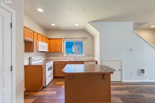 8465 S Hollyhock St, Rockaway Beach, OR 97136 - Photo 15