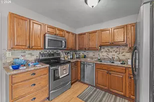 900 W 17th St, Coquille, OR 97423 - Photo 11