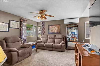 900 W 17th St, Coquille, OR 97423 - Photo 9