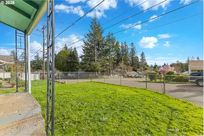 900 W 17th St, Coquille, OR 97423 - Photo 5