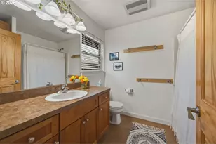 2060 Martha Ln, Hood River, OR 97031 - Photo 27