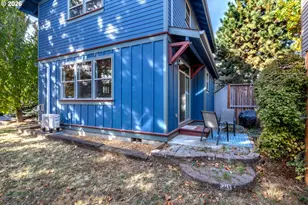 2060 Martha Ln, Hood River, OR 97031 - Photo 5