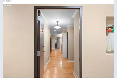 1205 SW Cardinell Dr #802, Portland, OR 97201 - Photo 5