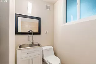 1205 SW Cardinell Dr, Portland, OR 97201 - Photo 23