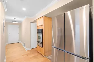 1205 SW Cardinell Dr, Portland, OR 97201 - Photo 7