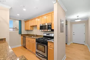 1205 SW Cardinell Dr, Portland, OR 97201 - Photo 9