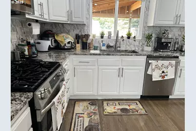 17519 SE Tibbetts St, Portland, OR 97236 - Photo 11