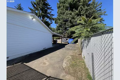 17519 SE Tibbetts St, Portland, OR 97236 - Photo 29