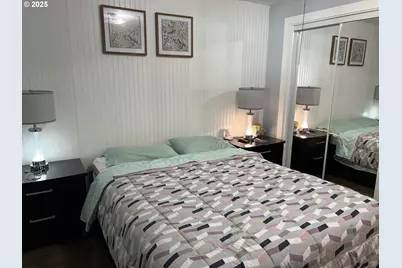 17519 SE Tibbetts St, Portland, OR 97236 - Photo 19